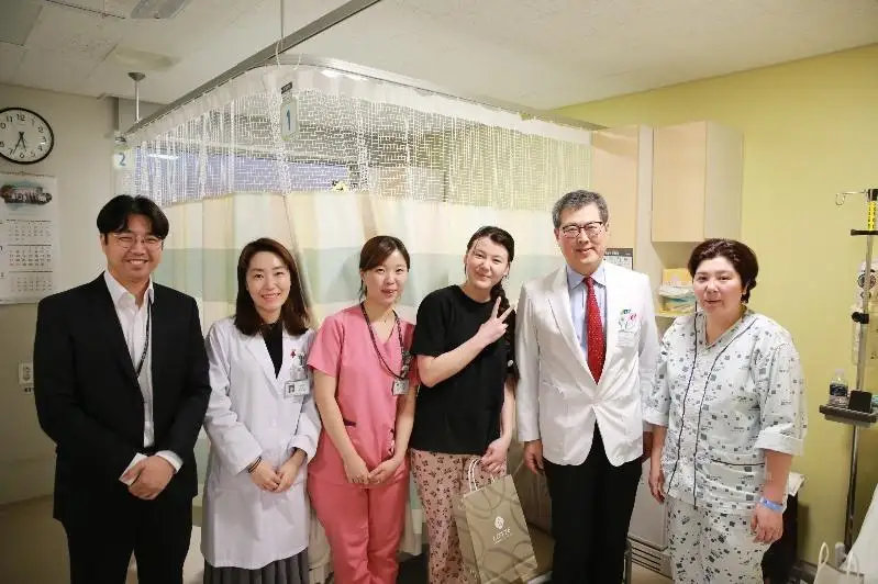 Пациентке из Туркестанской области провели сложную операцию в Корее