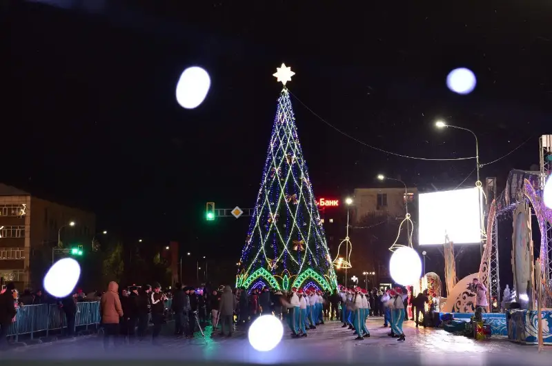В Шымкенте зажгли главную елку