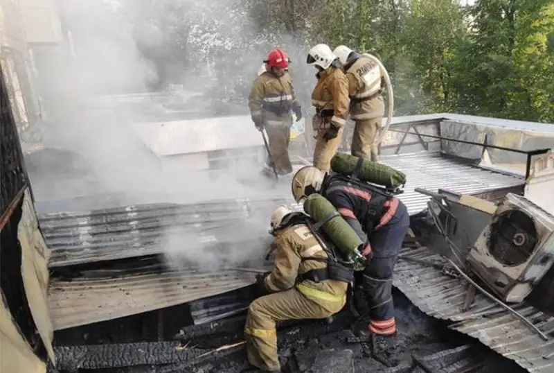 30 человек эвакуировали при пожаре в жилом доме в Таразе