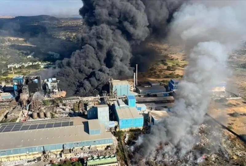 Семь человек погибли при взрыве на фабрике пиротехники в Индии