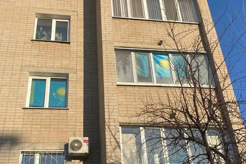150 флагов вывесили на своих домах жители СКО