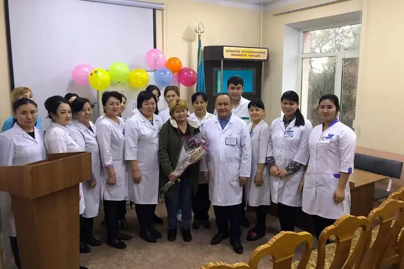Работники поликлиники Шымкента оказали помощь одинокой многодетной матери