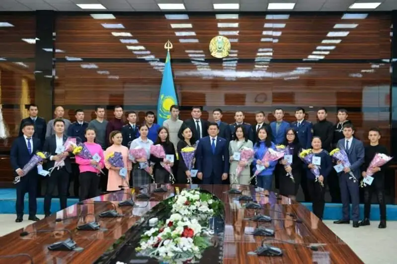 Шымкентская молодежь получила ключи от квартир в День Независимости