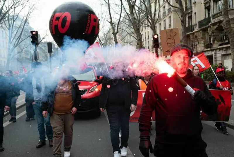 Политический кризис во Франции: нация против пенсионной реформы
