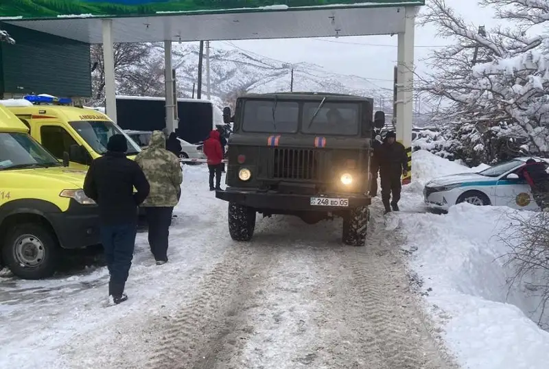 Колонна машин застряла на Бартогайском водохранилище: эвакуированы 8 женщин и ребенок