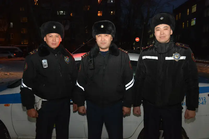 Рискуя жизнью, полицейские спасли пенсионера в СКО