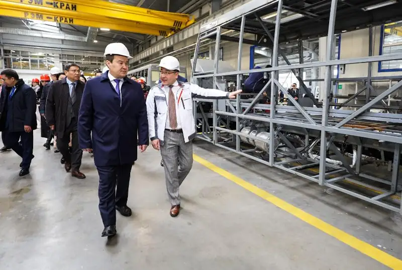 Производство школьных автобусов в Алматы посетил Алихан Смаилов