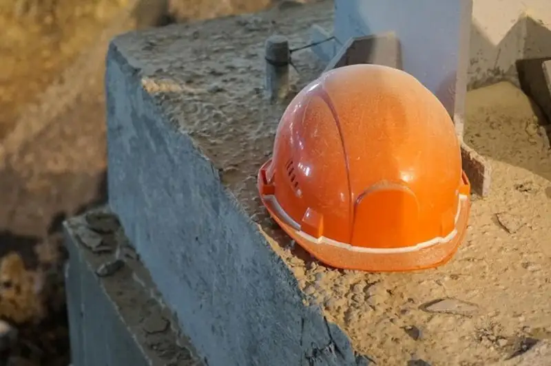 Пятеро рабочих упали с лесов во время строительных работ в Акмолинской области