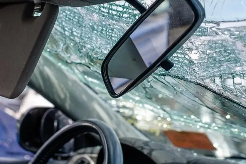 Врачи пытаются спасти ногу пострадавшему в ДТП в Усть-Каменогорске полицейскому