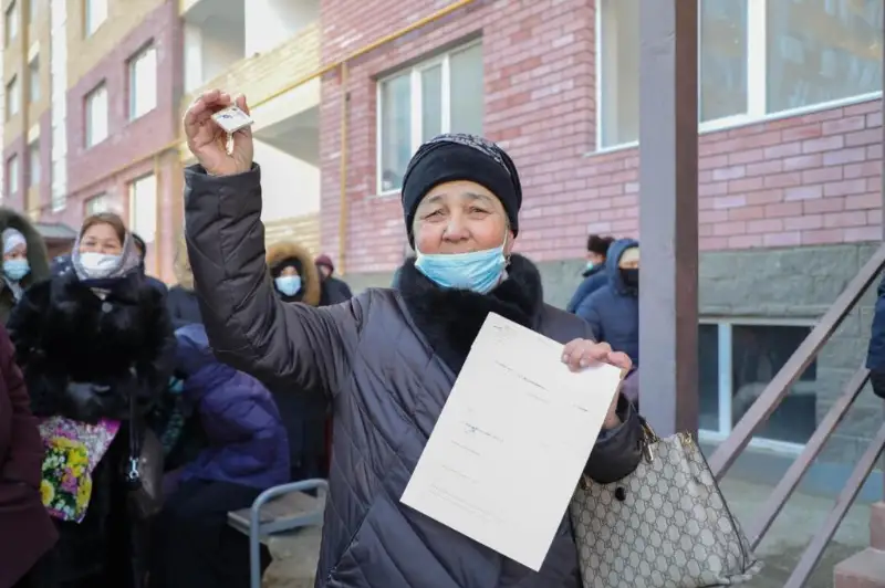 В Атырау 144 семьи получили ключи от новых квартир