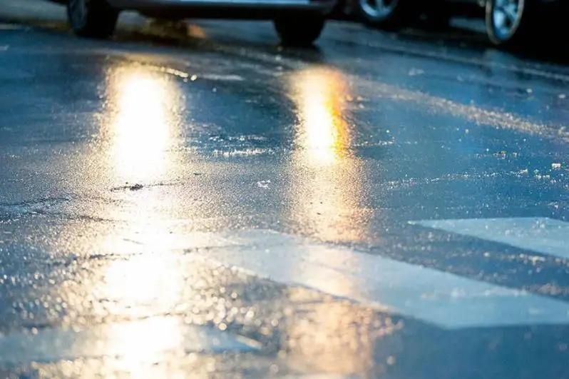 Ледяная корка образовалась на дорогах Актюбинской области после дождя