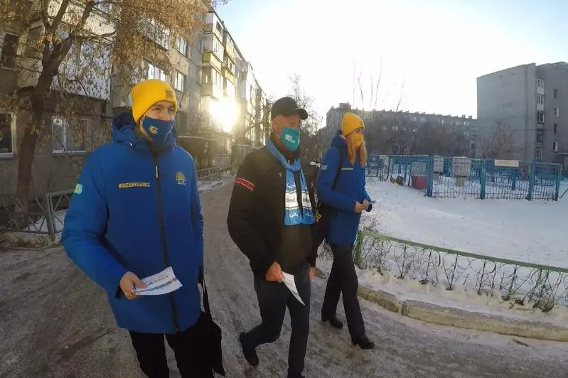 Кандидаты в депутаты партии «Nur Otan» проводят поквартирную агитацию избирателей