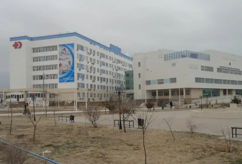 Пациент упал со второго этажа областной больницы в Актау