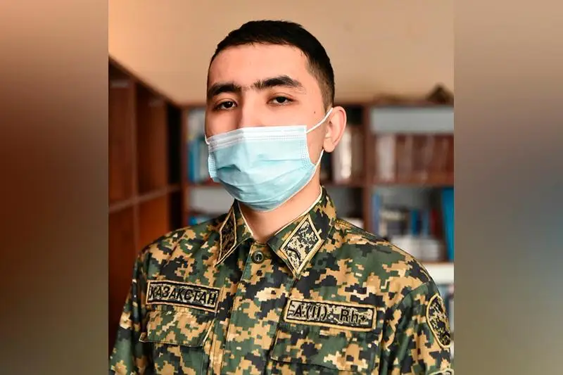 Гвардеец помог эвакуировать из задымленной квартиры трех малолетних детей в столице