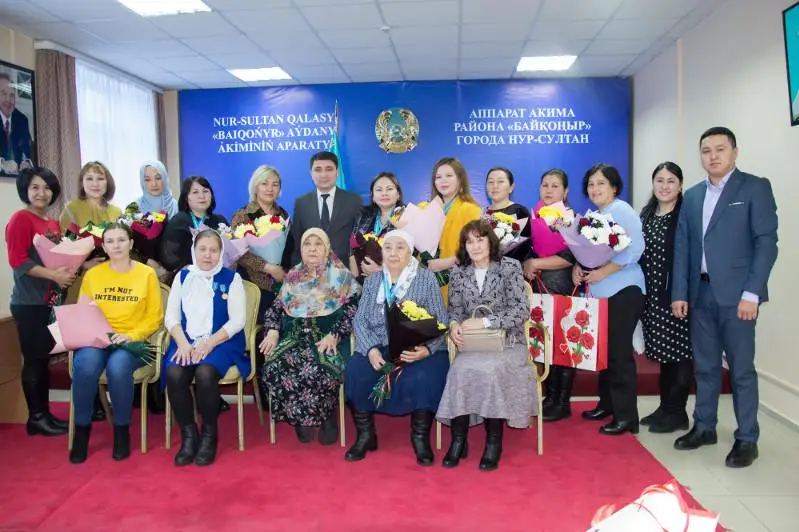 Подвесками «Алтын алқа» и «Күміс алқа» наградили многодетных матерей в Нур-Султане