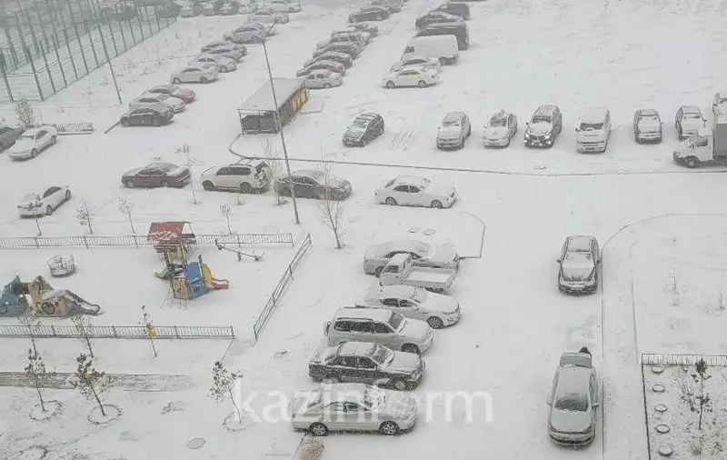 Астану накрыло снегом