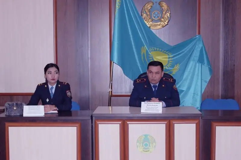 Шымкентские полицейские встретились со студентами юридического факультета
