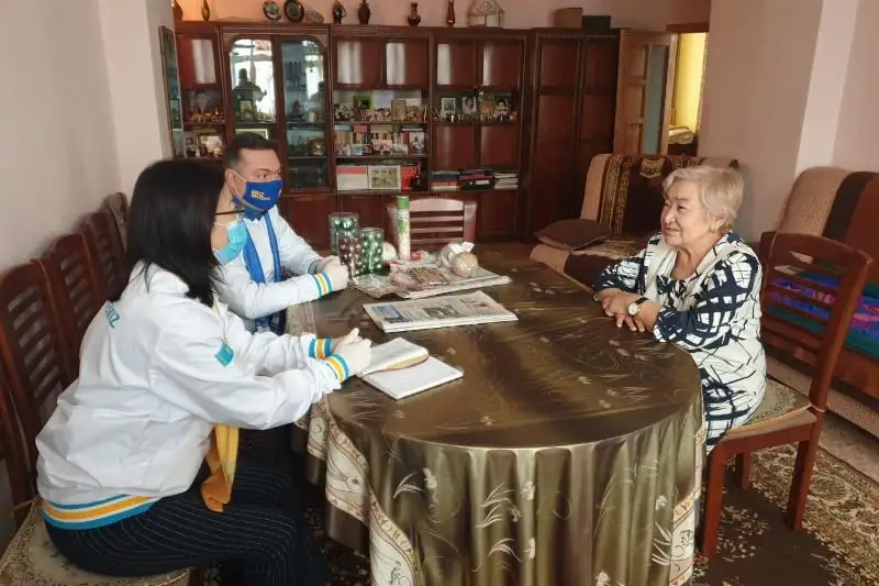 В Темиртау кандидаты в депутаты от «Nur Otan» встретились с почётным жителем города Майрой Сыздыковой