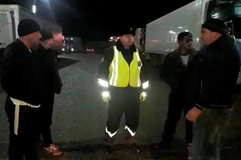 Свыше 700 пассажиров вызволили из снежного плена на трассе кызылординские полицейские