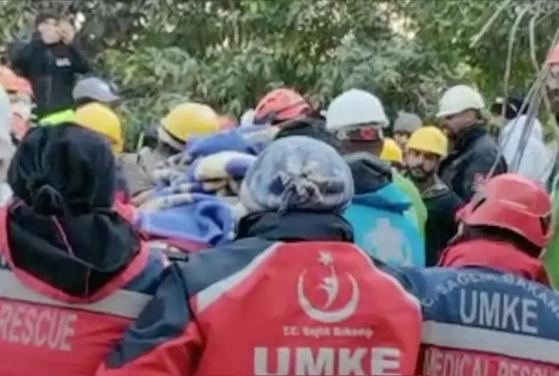 Двухлетнюю девочку спасли из-под завалов в Антакье спустя 122 часа после землетрясения