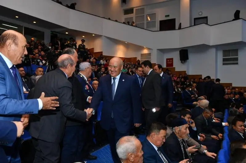 В канун Дня независимости представителям СМИ вручили ключи от новых квартир в Туркестане