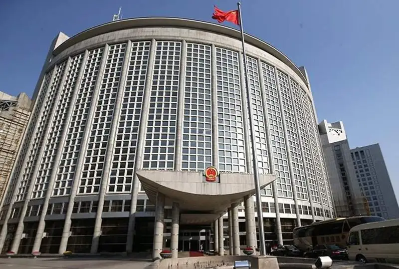 МИД Китая прокомментировал введенные в других странах меры по COVID-19 для прибывающих из КНР