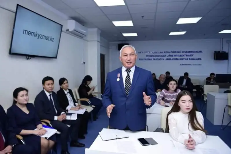 В местных исполнительных органах Шымкента объявлены конкурсы на занятие 121 вакантной должности госслужбы