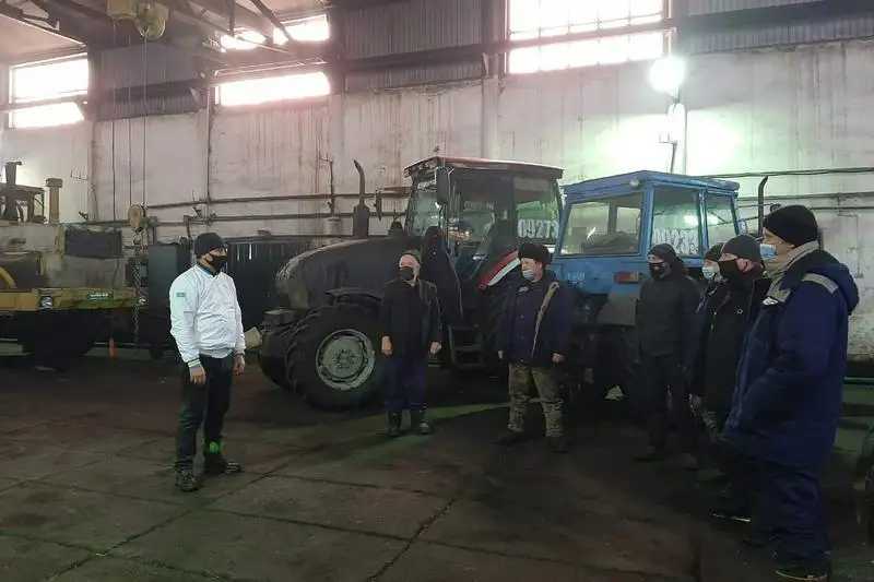 В Жамбылском районе СКО члены предвыборного штаба «Nur Otan» участвуют в акции «От двери к двери»