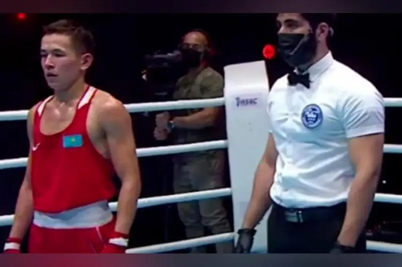 Казахстанский боксер вышел в финал МЧА-2021