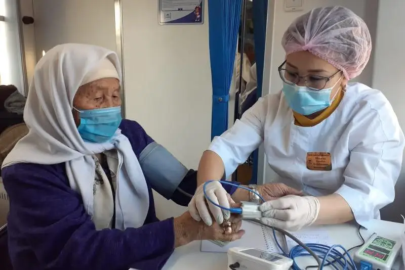 Кентауские врачи на передвижных комплексах обследуют сельчан