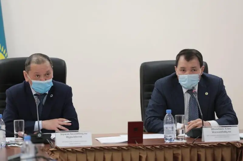 Коррупционные риски в сфере труда и соцзащиты обсудили Алик Шпекбаев и Биржан Нурымбетов