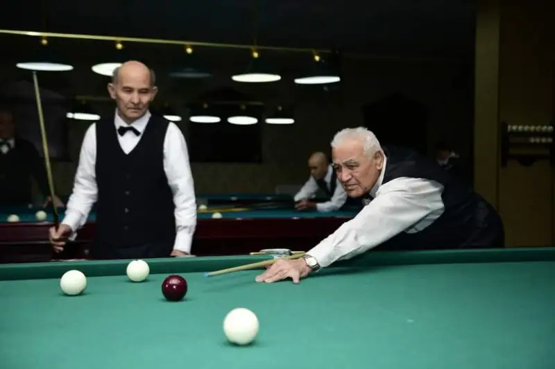 Ветераны Шымкента проводят первенство города по бильярду