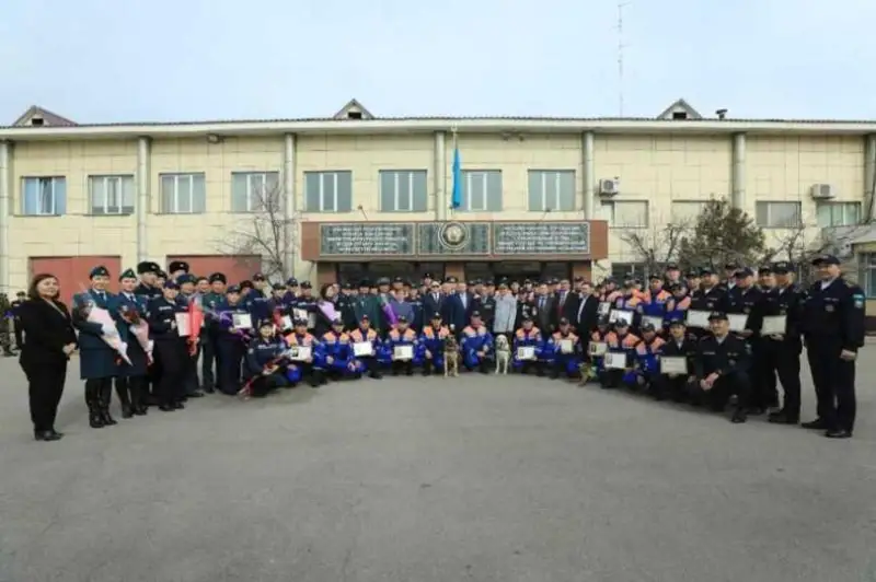 В Алматы наградили спасателей, участвовавших в ликвидации последствий землетрясения в Турции