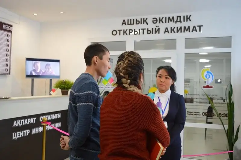 В стеклянной комнате будет вести прием граждан аким района в СКО