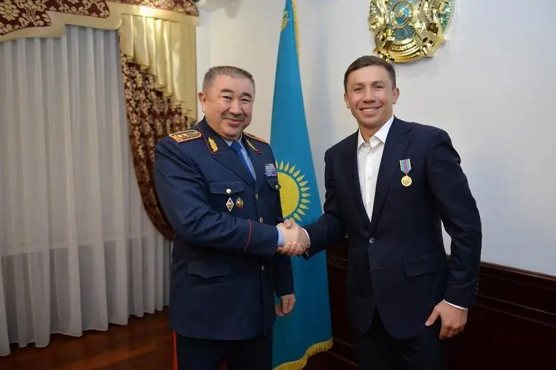 Геннадий Головкин награжден медалью МВД