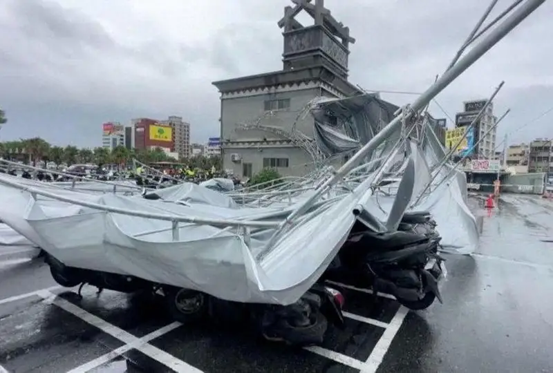 Тайфун «Хайкуй» надвигается на Тайвань, тысячи людей эвакуированы