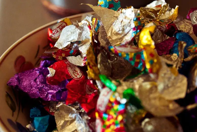 Отравившегося энергетическими конфетами ребенка спасли в Атырау