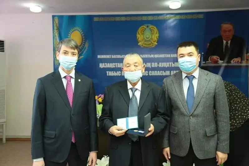 Лучших медицинских работников наградили в Туркестанской области