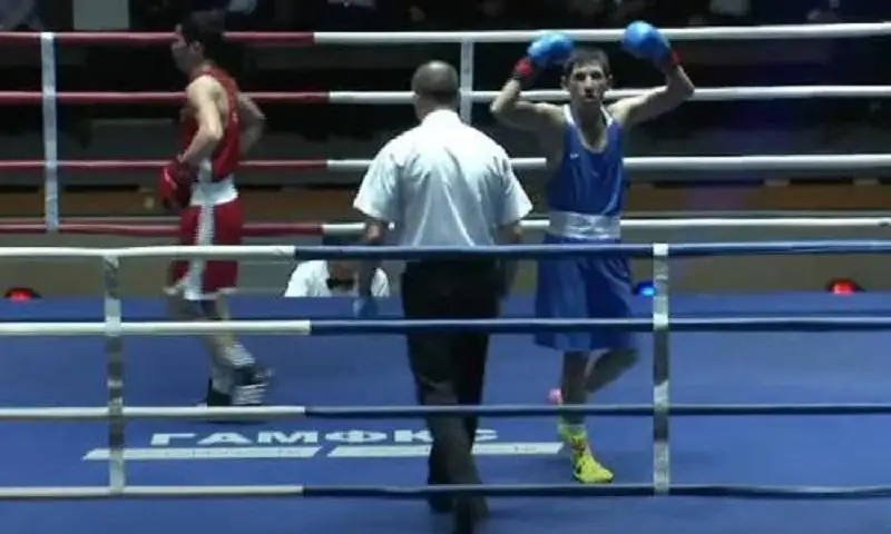 Казахстанский боксер победил узбекистанца в финале турнира в Бишкеке