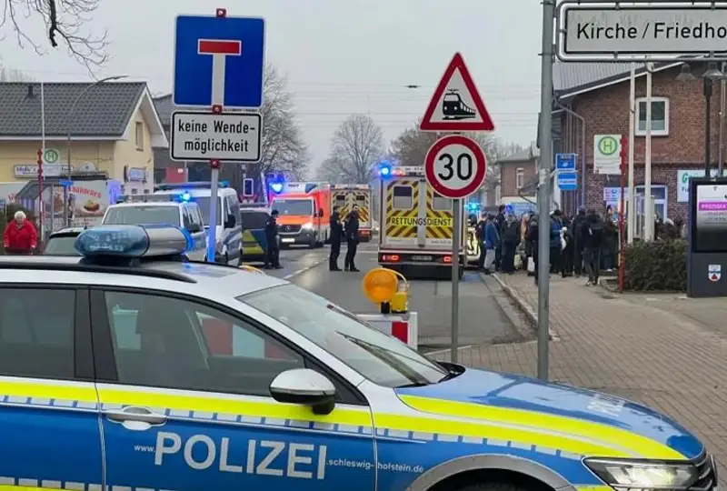 На севере ФРГ мужчина напал с ножом на пассажиров поезда