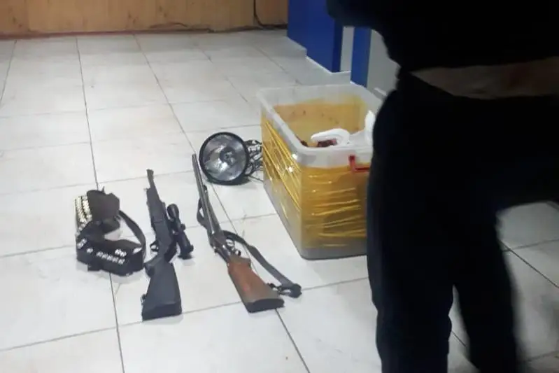 Двух вооруженных браконьеров с тушами косули и зайца задержали в Алматинской области