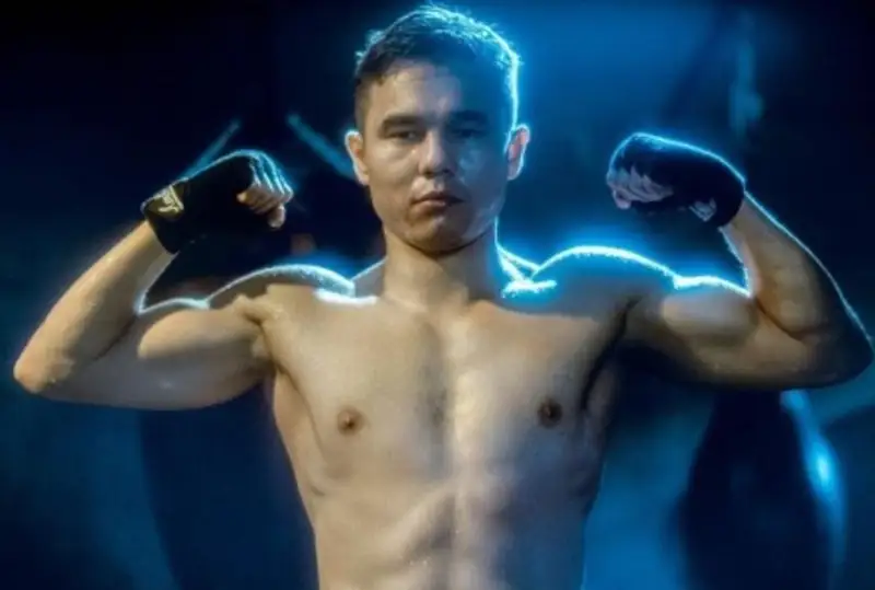 Казахстанский боксер нокаутировал американца в США