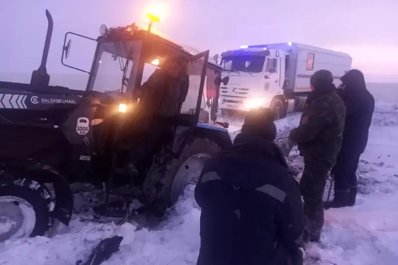 Полиции и спасатели отыскали в степи заблудившихся на тракторе костанайцев