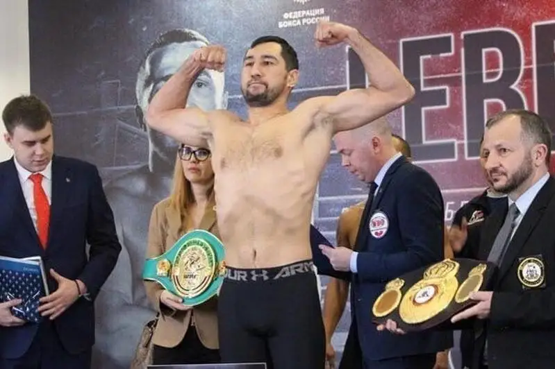 Казахстанец Айдос Ербосынулы прошел взвешивание перед боем за три титула