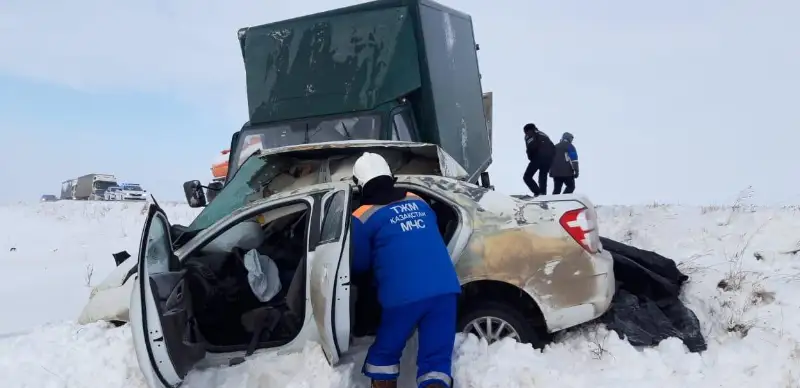 60 автомашин на трассе «Самара-Шымкент» ждут улучшения погоды, чтобы продолжить путь