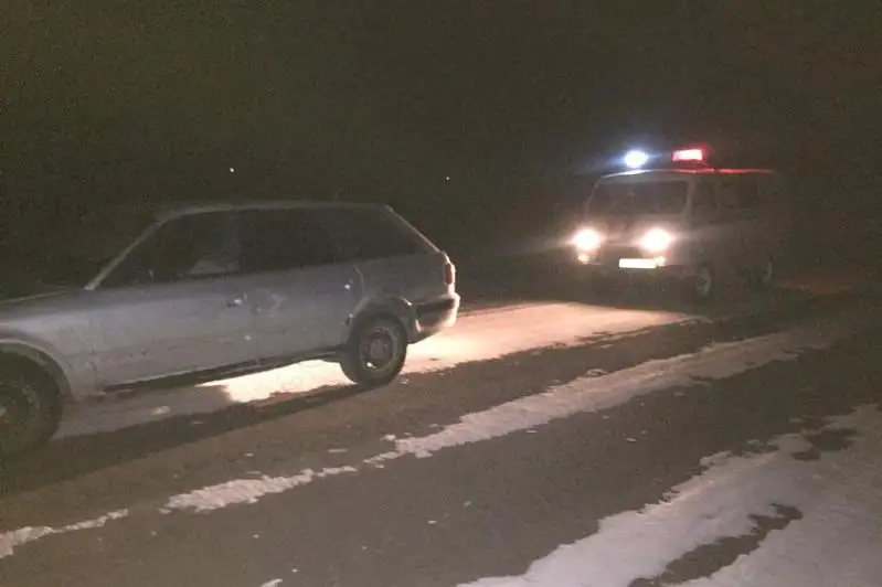 Двух человек эвакуировали с трассы в ВКО