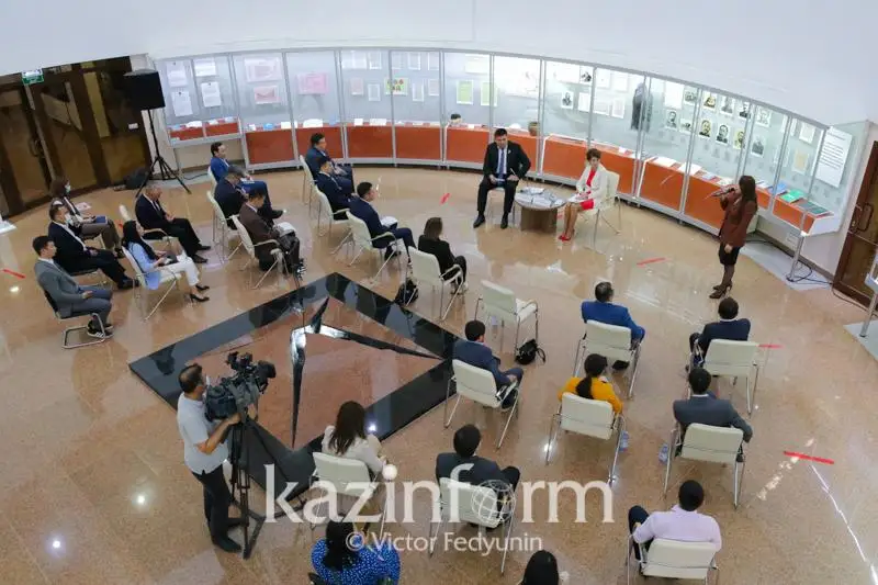 Аида Балаева встретилась с молодыми историками