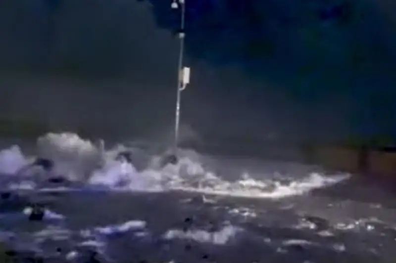 Мощный шторм прошел в Неаполе