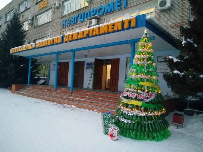 Елка из пластиковых бутылок появилась в Усть-Каменогорске