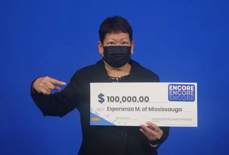 Жительница Канады разбогатела на $100 тысяч, зайдя в магазин за обедом